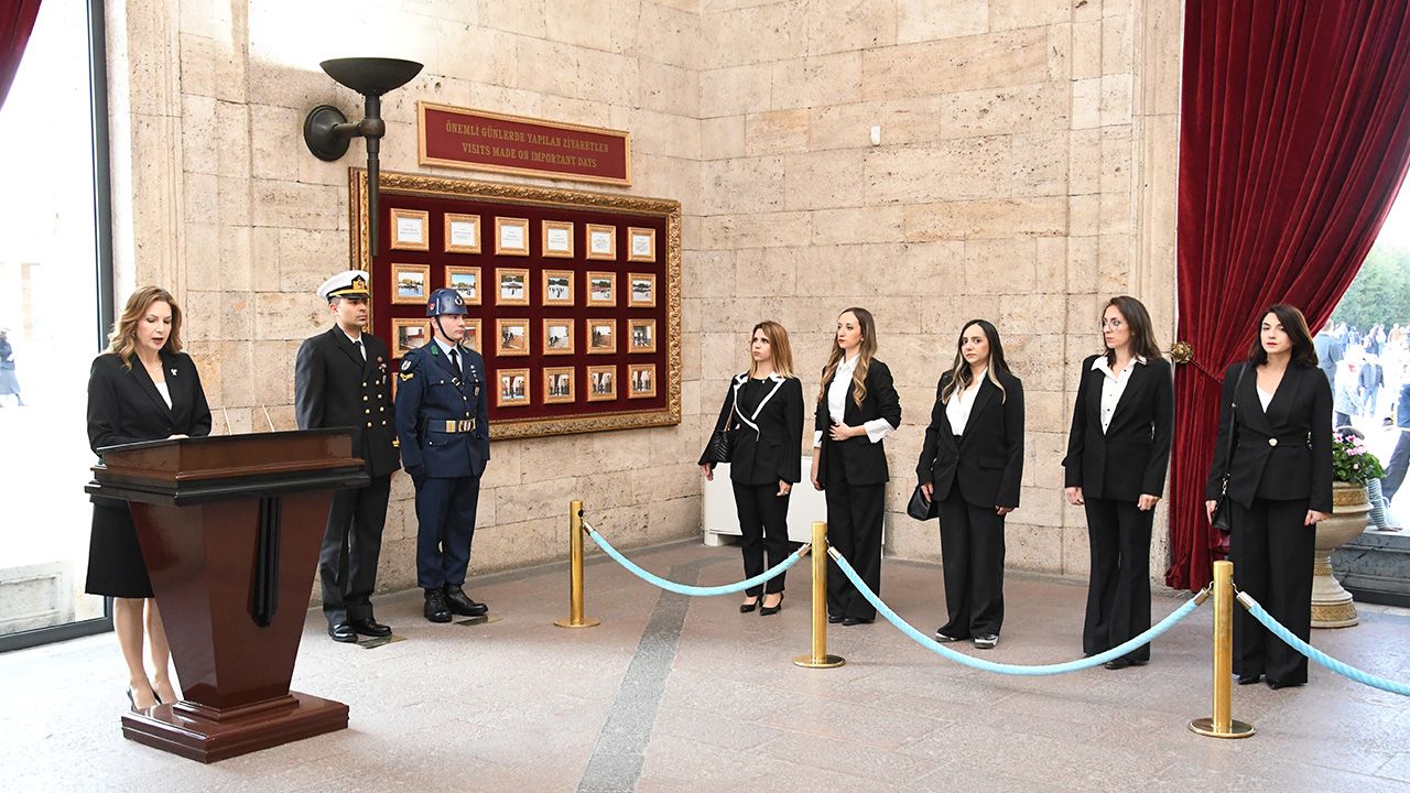Kıbrıs Türk Eczacılar Birliği Anıtkabir’i ziyaret etti