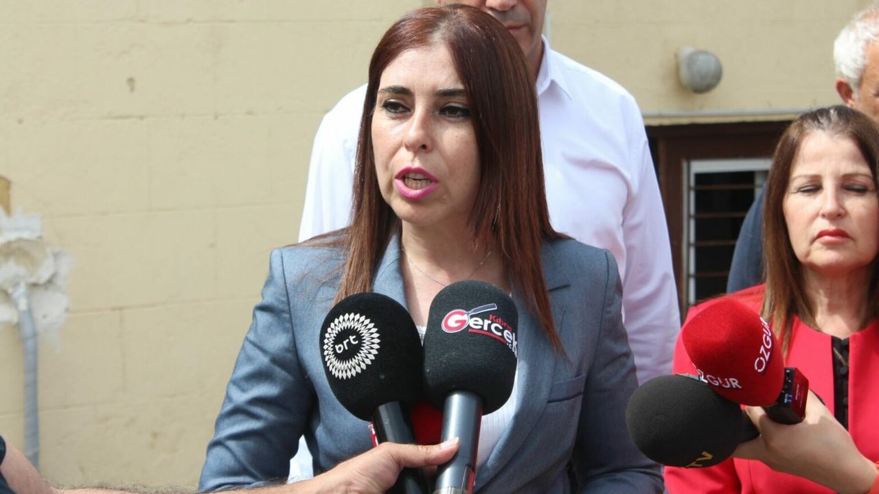 Altuğra: “Ünal Üstel bana bakan ol dese, elimin tersiyle reddederim”