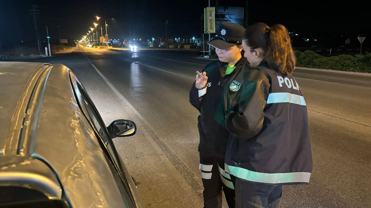 Polis denetimlerinde 3 kişi tutuklandı, yüzlerce trafik suçu tespit edildi