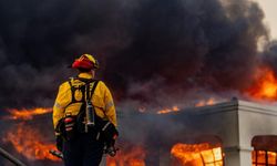 Los Angeles'ta şiddetli rüzgarlar nedeniyle yangınlar büyüyor