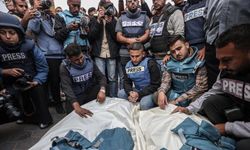 Reuters ve AP Gazze'de gazetecilerin öldürülmesinden dolayı öfkeli olduklarını açıkladı
