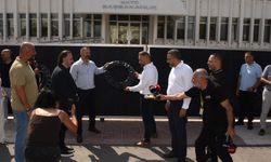 KAMUDA YETKİLİ BEŞ SENDİKA BAŞBAKANLIK’A SİYAH ÇELENK BIRAKTI