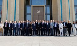 Cumhurbaşkanı Tufan Erhürman, Tüm Üst Yöneticiler Derneği Başkanı Haldun Pak ve beraberindeki heyeti kabul etti