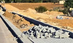 Erenköy-Karpaz Belediyesi köylere kaldırım döşüyor
