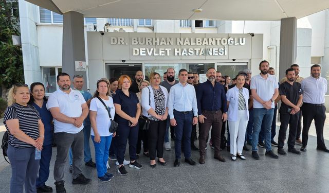 KTHES, Tıp-İş, KTAMS ve KTHEB Dr. Burhan Nalbantoğlu Devlet Hastanesi önünde açıklama yaptı