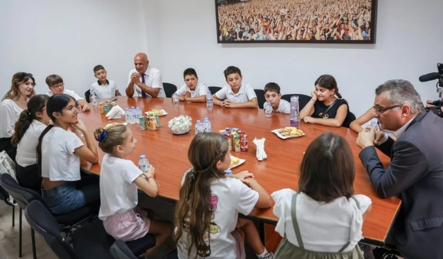 Erhürman, Dört İşlem Eğitim Merkezi öğrencilerini ağırladı