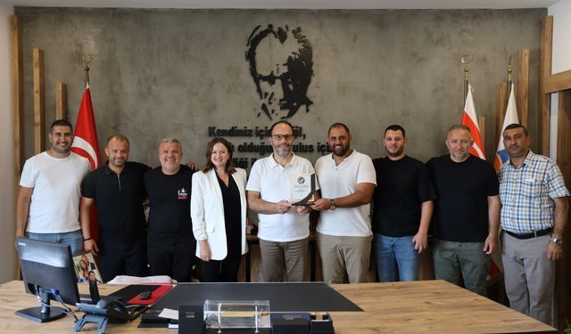 Larnaka Gençler Birliği Spor Kulübü’nden İskele Belediye Başkanı Sadıkoğlu’na ziyaret