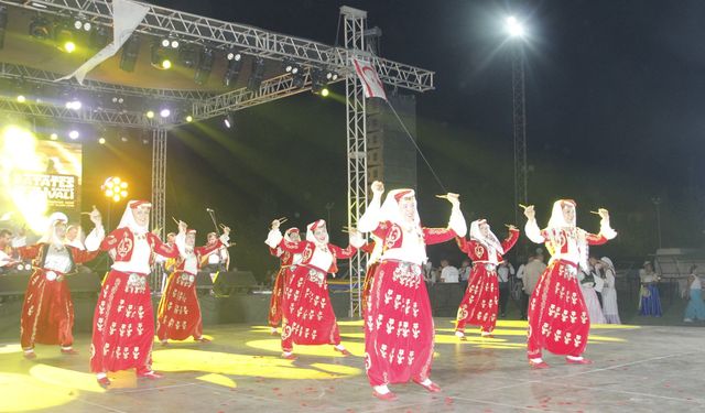 11. Patates Festivali ve 8. Uluslararası Halk Dansları Festivali coşkusu