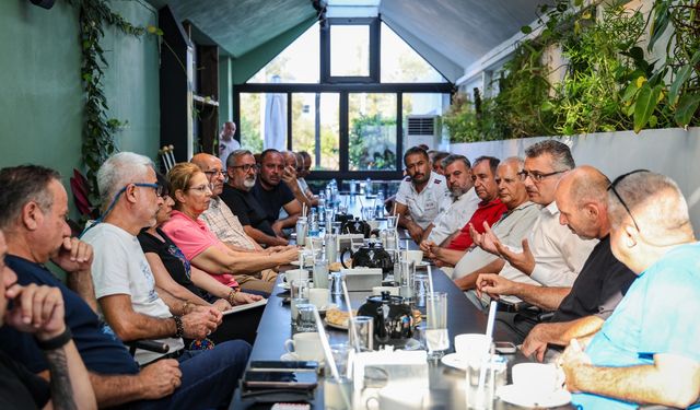 Erhürman, Gazimağusa’da esnafla buluştu