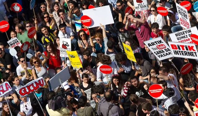 Dünya ifade özgürlüğü kuruluşları Türkiye'yi protestolarda iletişim kısıtlamasına son vermeye çağırdı