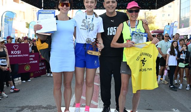 Lefkoşa Maratonu’nda 10 km ve 21 km koşularının ödülleri verildi