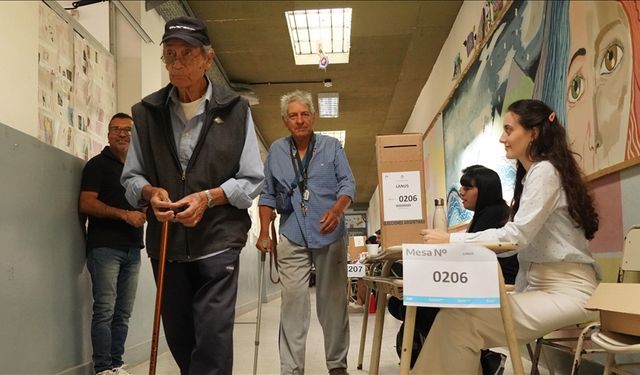 Arjantin'de halk, parlamento seçimleri için sandık başına gidecek