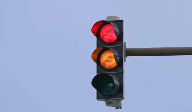 Bahçeler kavşağındaki trafik sinyalizasyon sisteminin deneme amaçlı çalıştırıldı