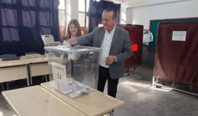 Başbakan Yardımcısı ve DP Genel Başkanı Fikri Ataoğlu oyunu kullandı