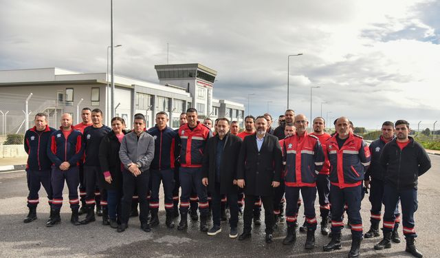 KTAMS ve KAMUSEN Ercan Havaalanı İtfaiye Birimi önünde açıklama yaptı