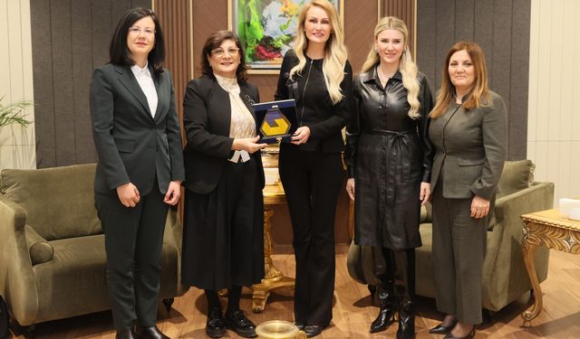 Nilden Erhürman, DAÜ Kadın Araştırmaları Merkezi Heyetini kabul etti