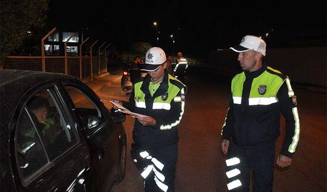 Polis denetimlerinde 7 kişi tutuklandı, 189 araç trafikten men edildi