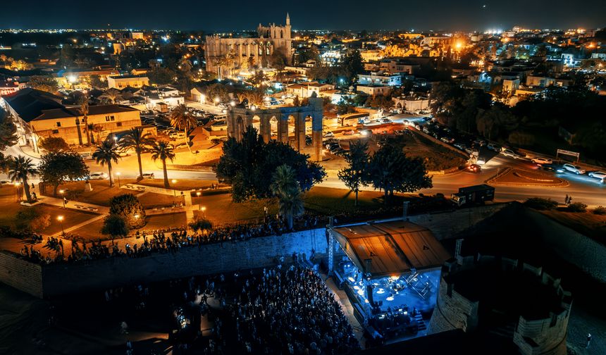 25. Uluslararası Mağusa Kültür Sanat Festivali “Adamlar” konseriyle başladı