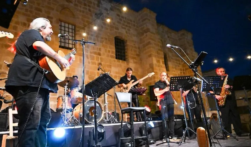 Lefkoşa Belediye Orkestrası ile Latin şarkıları Lefkoşa’da yankılandı
