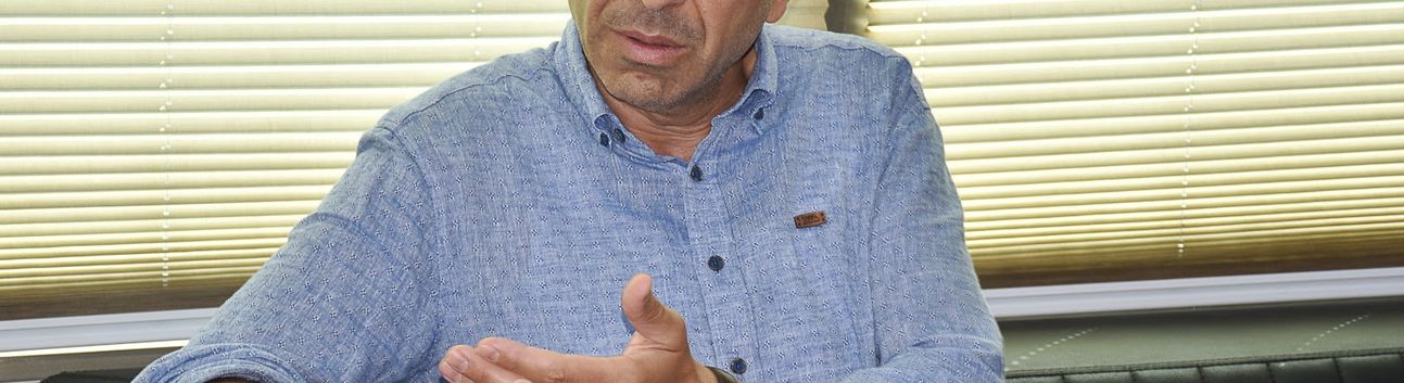 Özersay: “Seçim yasakları bahanesiyle geçici öğretmen alımının önünü açıyorlar”